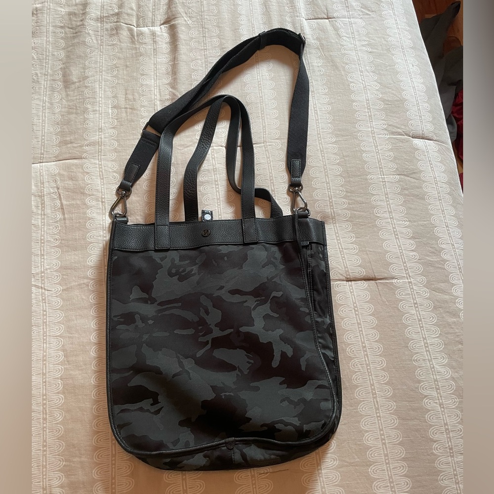 Lululemon Camo Crossbody Tote Bag 15L - Picture 6 of 8